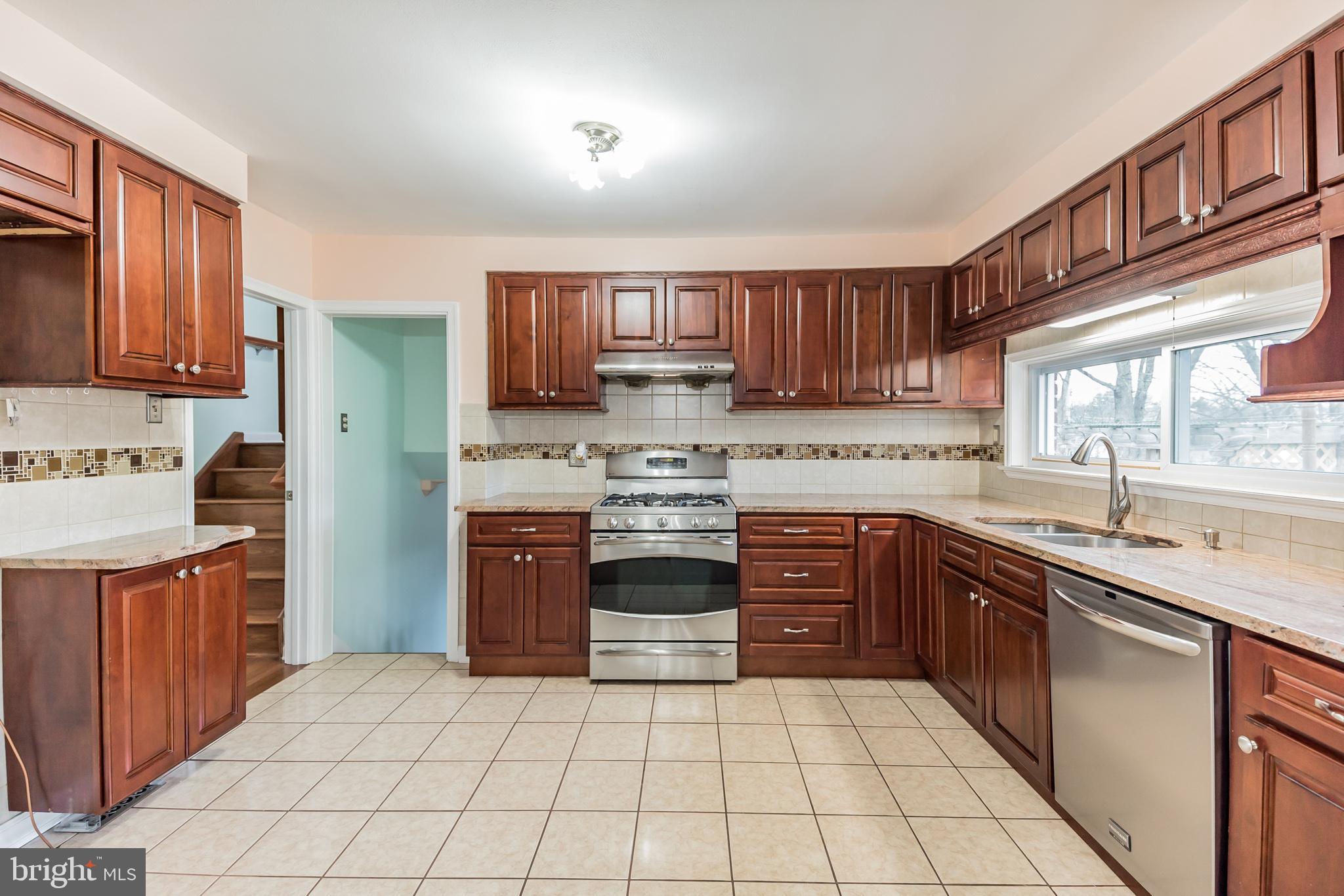 1841 Edmund Road Abington, PA 19001 - Photo 7 of 26 Kitchen