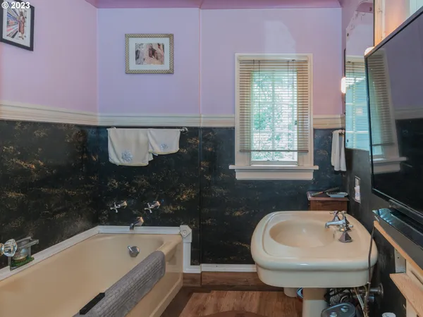 $699,900 | 2440 Southeast Regner Road, Gresham, OR 97080