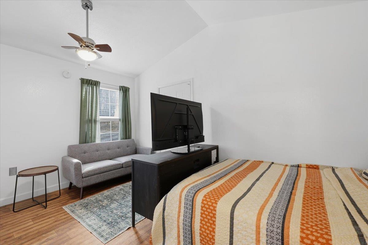 831 Neighborhood Road Wellford, SC 29385 - Photo 15 of 33