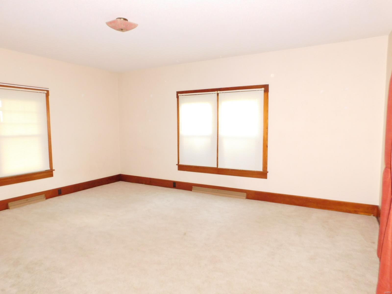 10120 Coffeen Road Hillsboro, IL 62049 - Photo 17 of 33 Gallery Image 17