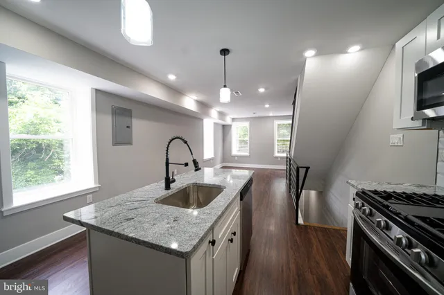 $2,400 | 334 Church Road, Unit 2, Elkins Park, PA 19027