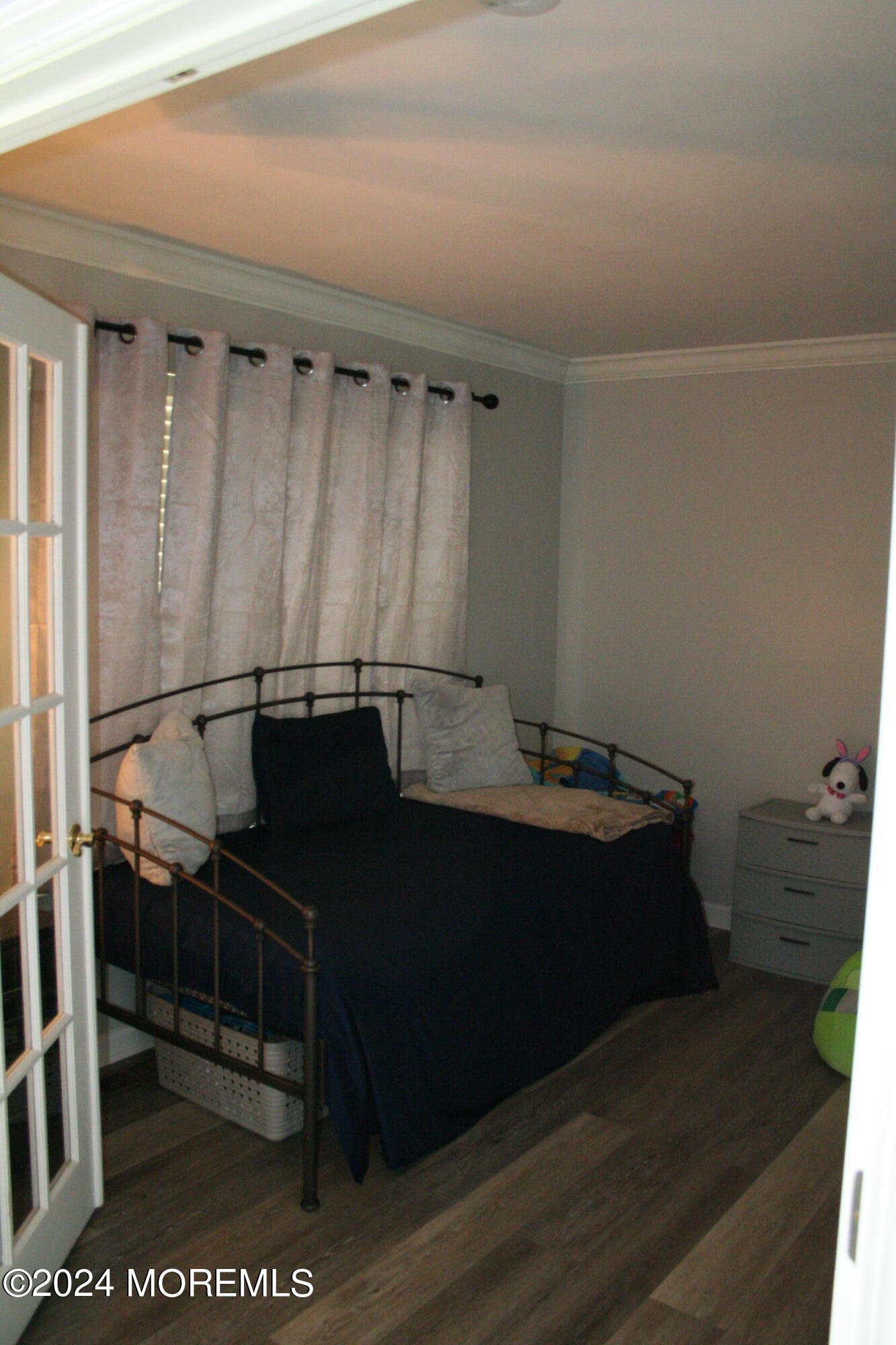 307 Lighthouse Drive Manahawkin, NJ 08050 - Photo 12 of 47 a room with a table and a window