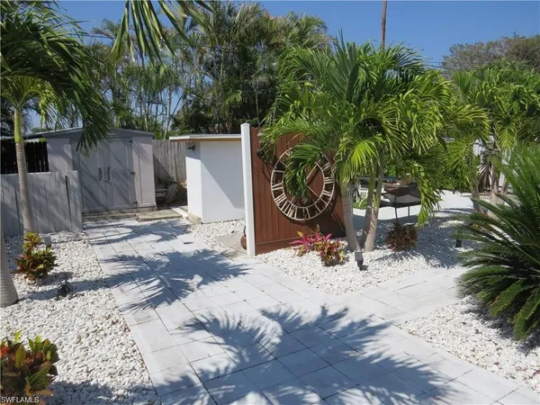 $1,600 | 717 95th Avenue North, Unit 3, Naples, FL 34108