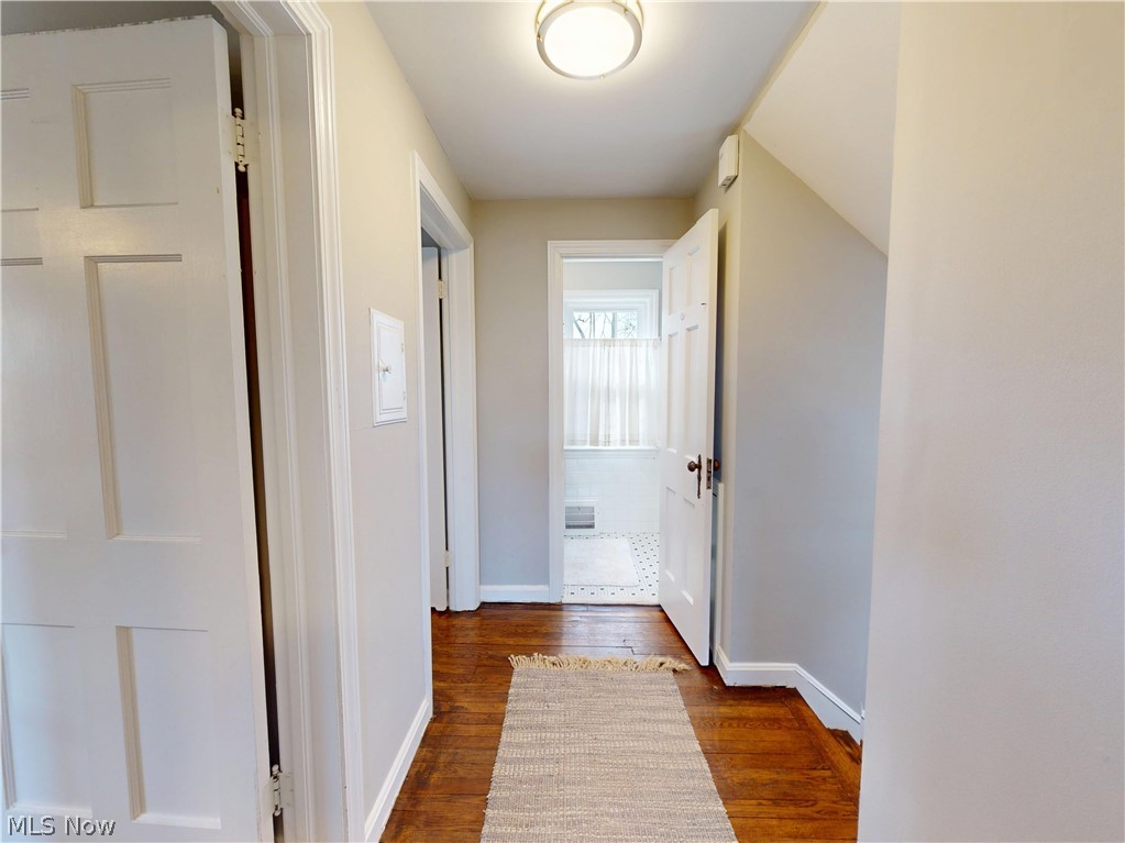 3606 Northcliffe Road University Heights, OH 44118 - Photo 23 of 45 Upstairs hallway