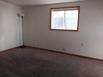 433 Southeast 9th Street Madras, OR 97741 - Photo 21 of 27 Livingroom in small unit