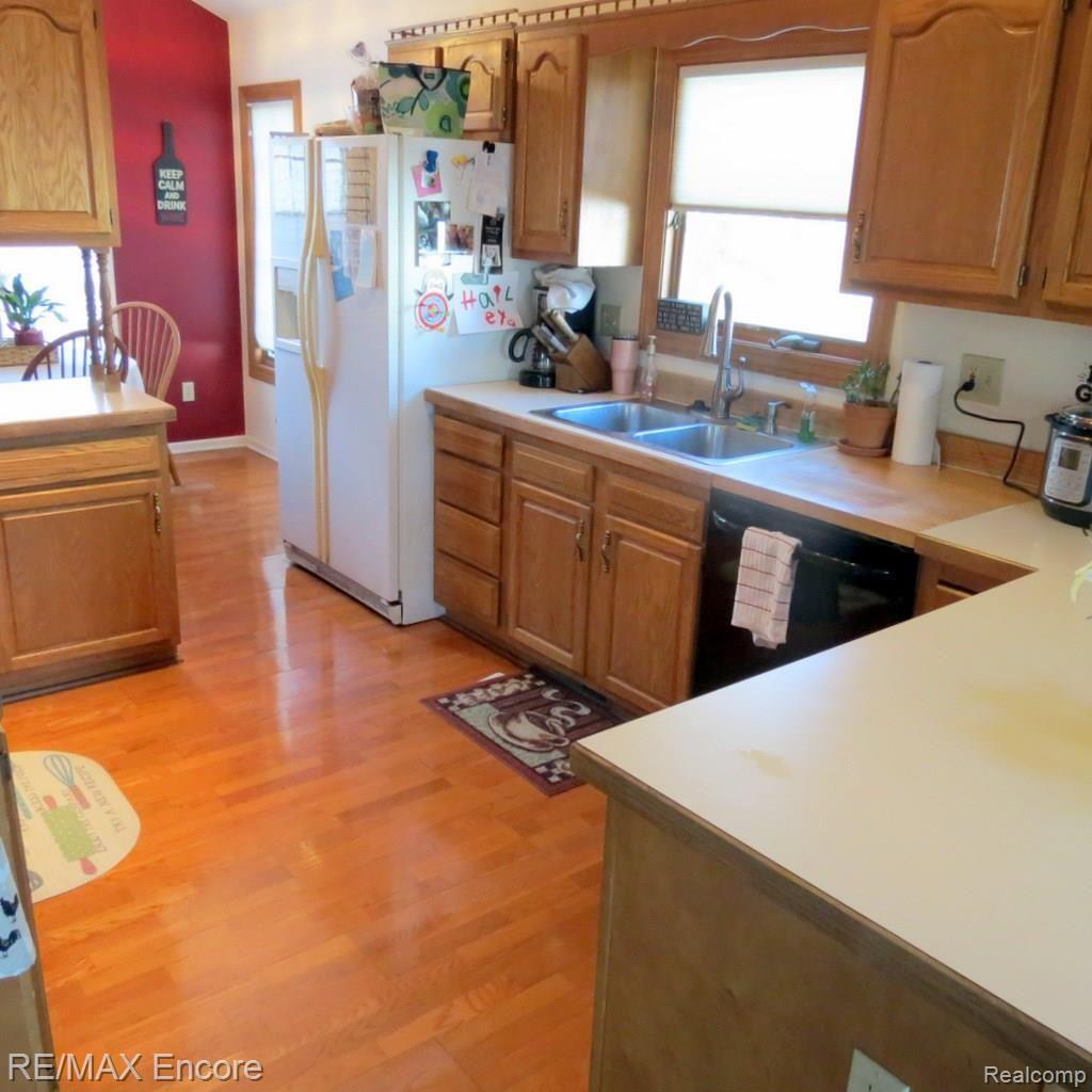 949 State Road Fenton, MI 48430 - Photo 5 of 12 IMG_0410.JPG