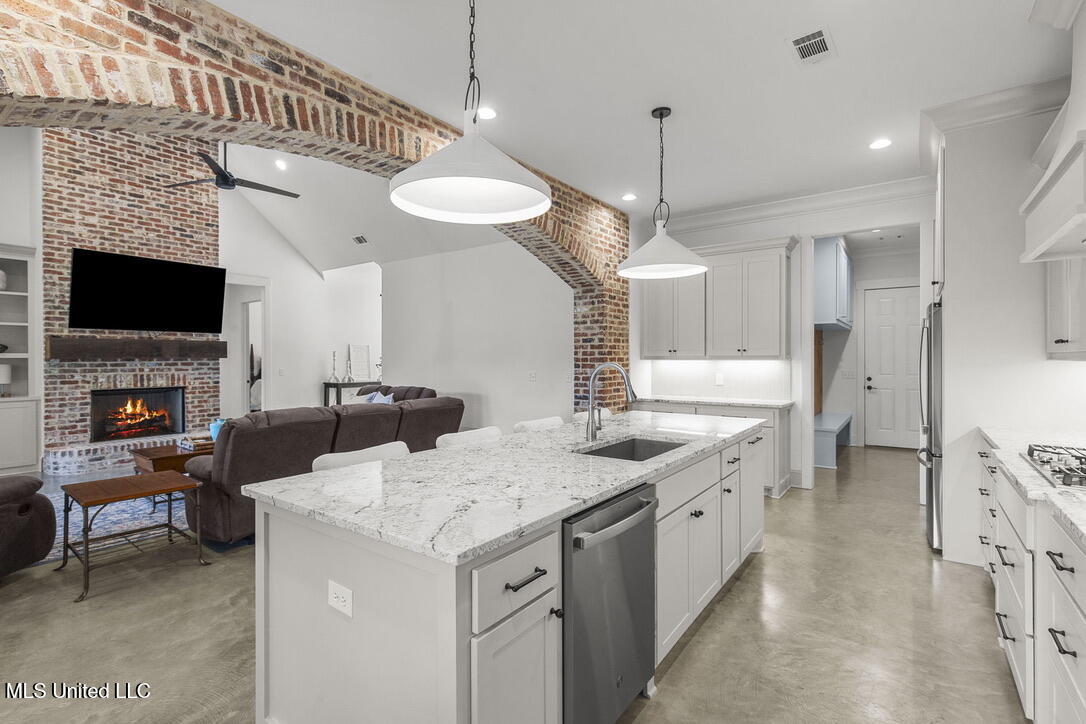 136 Trails End Flora Ms 39071 Flora, MS 39071 - Photo 8 of 55 15090956-307B-4F16-8D0B-215B1A1160C9_1_1