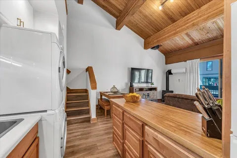 $569,000 | 2000 North Village Drive, Unit 318, Truckee, CA 96161