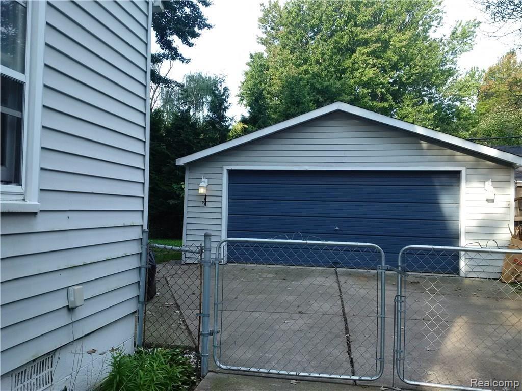 1153 Farmington Road Garden City, MI 48135 - Photo 2 of 10