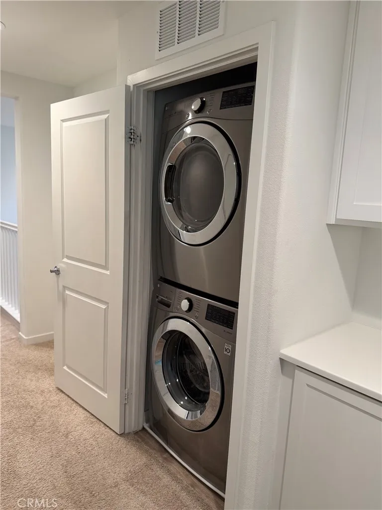 9504 North Corterra Panorama City, CA 91402 - Photo 17 of 24 a utility room with dryer and washer