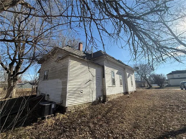 $49,900 | 309 West Samuel Street, Hamilton, MO 64644
