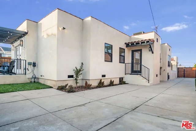 $1,495,000 | 3146 West 78th Street, Los Angeles, CA 90043