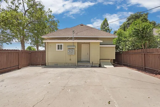 $699,000 | 101 West Lockeford Street, Lodi, CA 95240