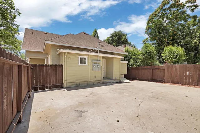 $699,000 | 101 West Lockeford Street, Lodi, CA 95240