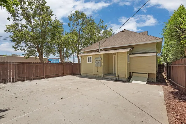 $699,000 | 101 West Lockeford Street, Lodi, CA 95240