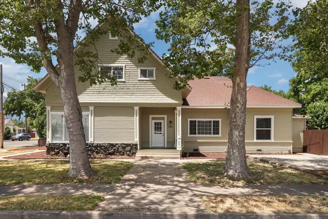 $699,000 | 101 West Lockeford Street, Lodi, CA 95240