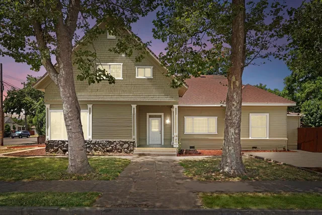 $699,000 | 101 West Lockeford Street, Lodi, CA 95240