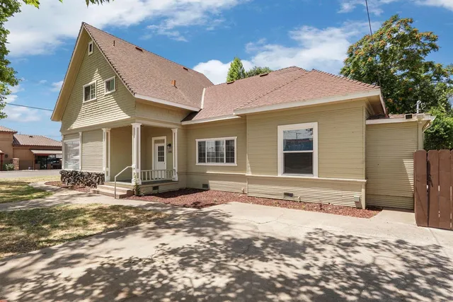 $699,000 | 101 West Lockeford Street, Lodi, CA 95240