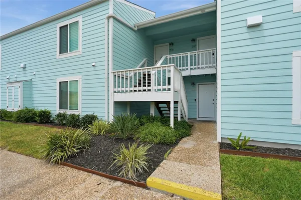 $382,500 | 708 Lauderdale Drive, Unit 708, Rockport, TX 78382