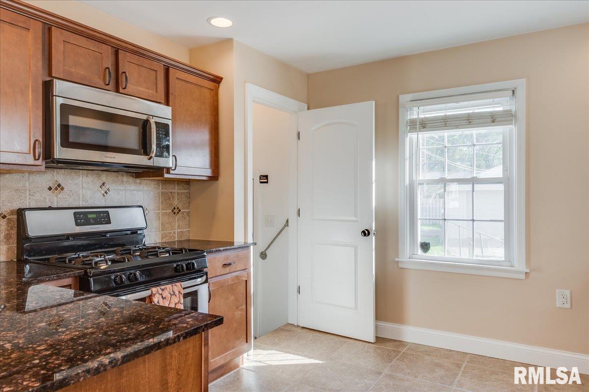 2232 South Spring Street Springfield, IL 62704 - Photo 11 of 27