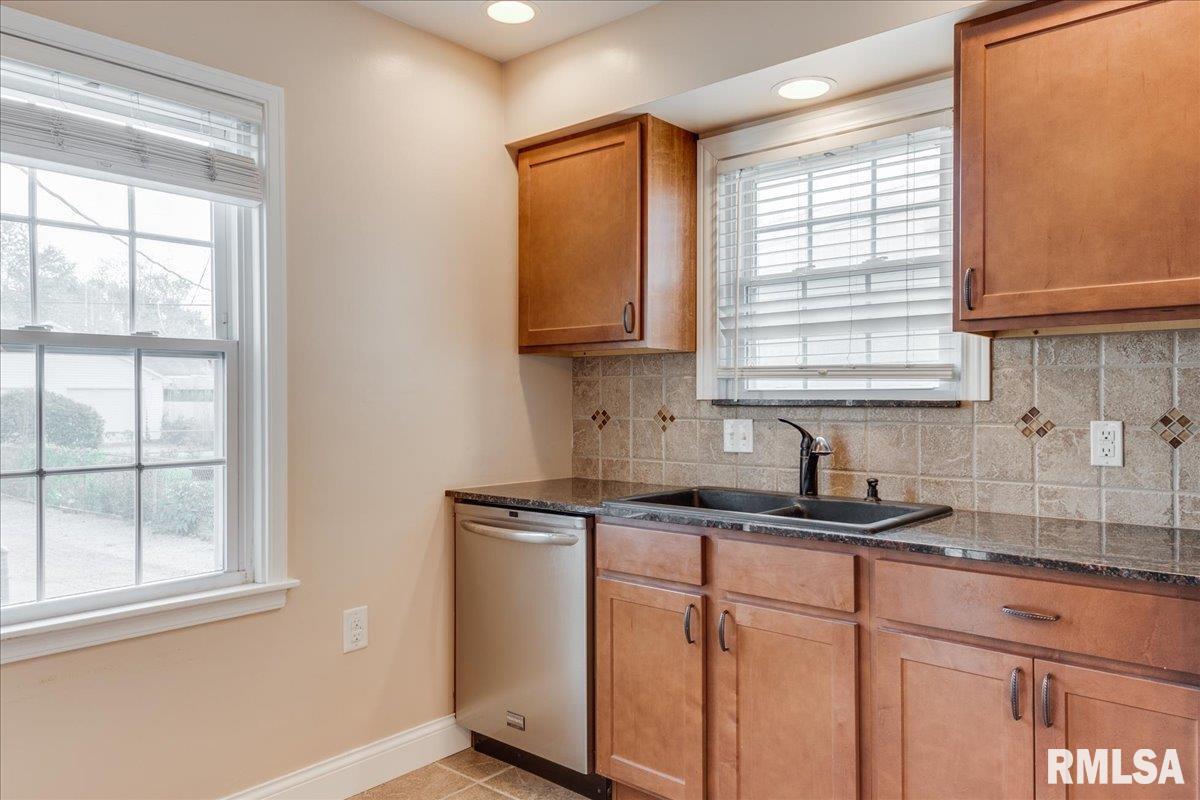 2232 South Spring Street Springfield, IL 62704 - Photo 13 of 27
