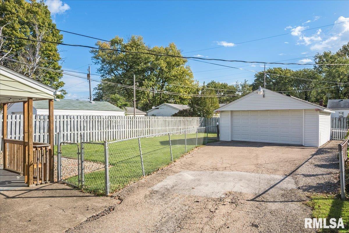 2232 South Spring Street Springfield, IL 62704 - Photo 26 of 27