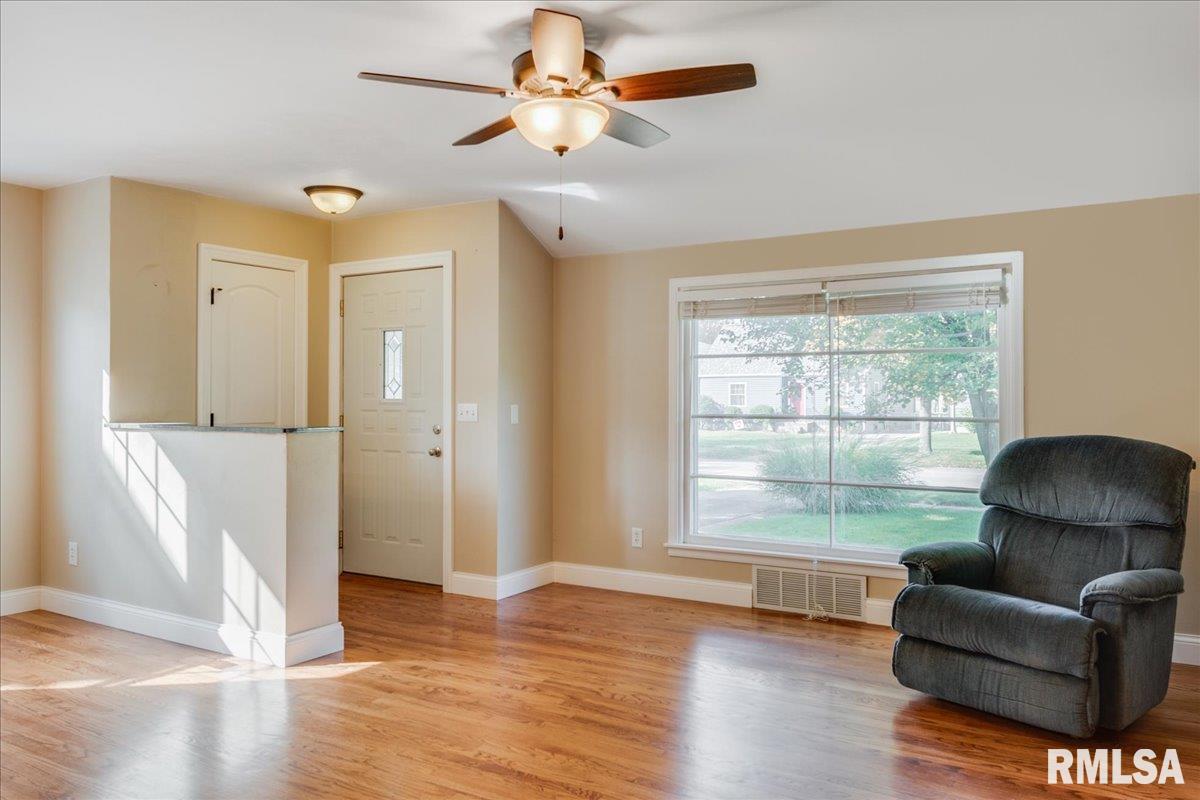 2232 South Spring Street Springfield, IL 62704 - Photo 7 of 27
