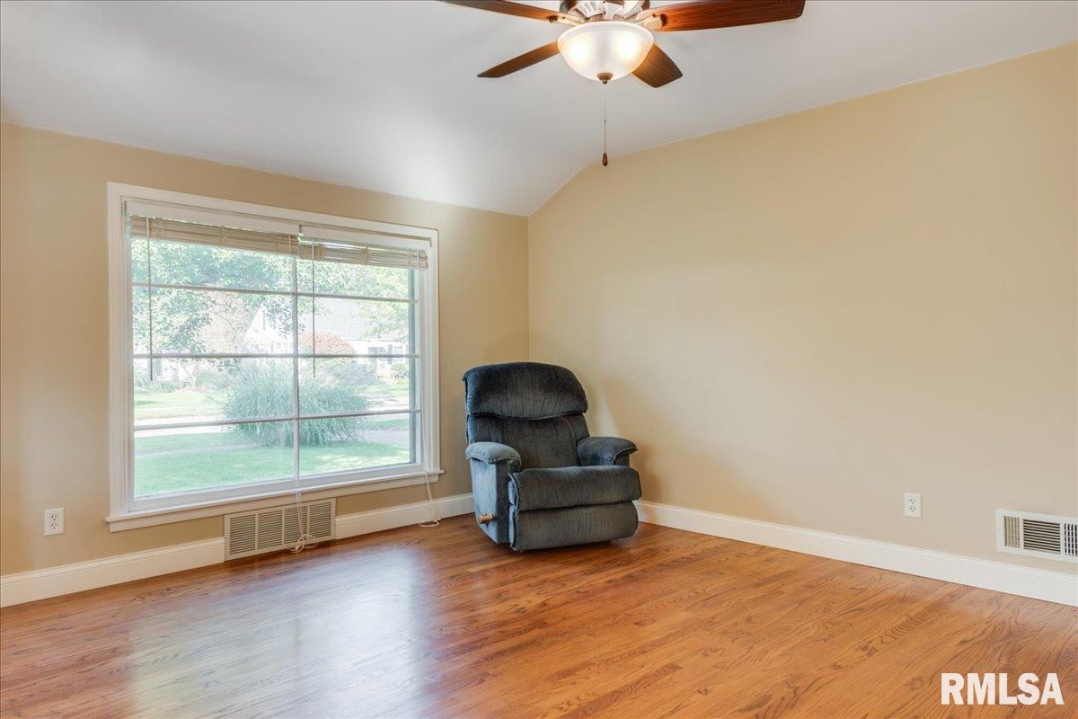 2232 South Spring Street Springfield, IL 62704 - Photo 8 of 27