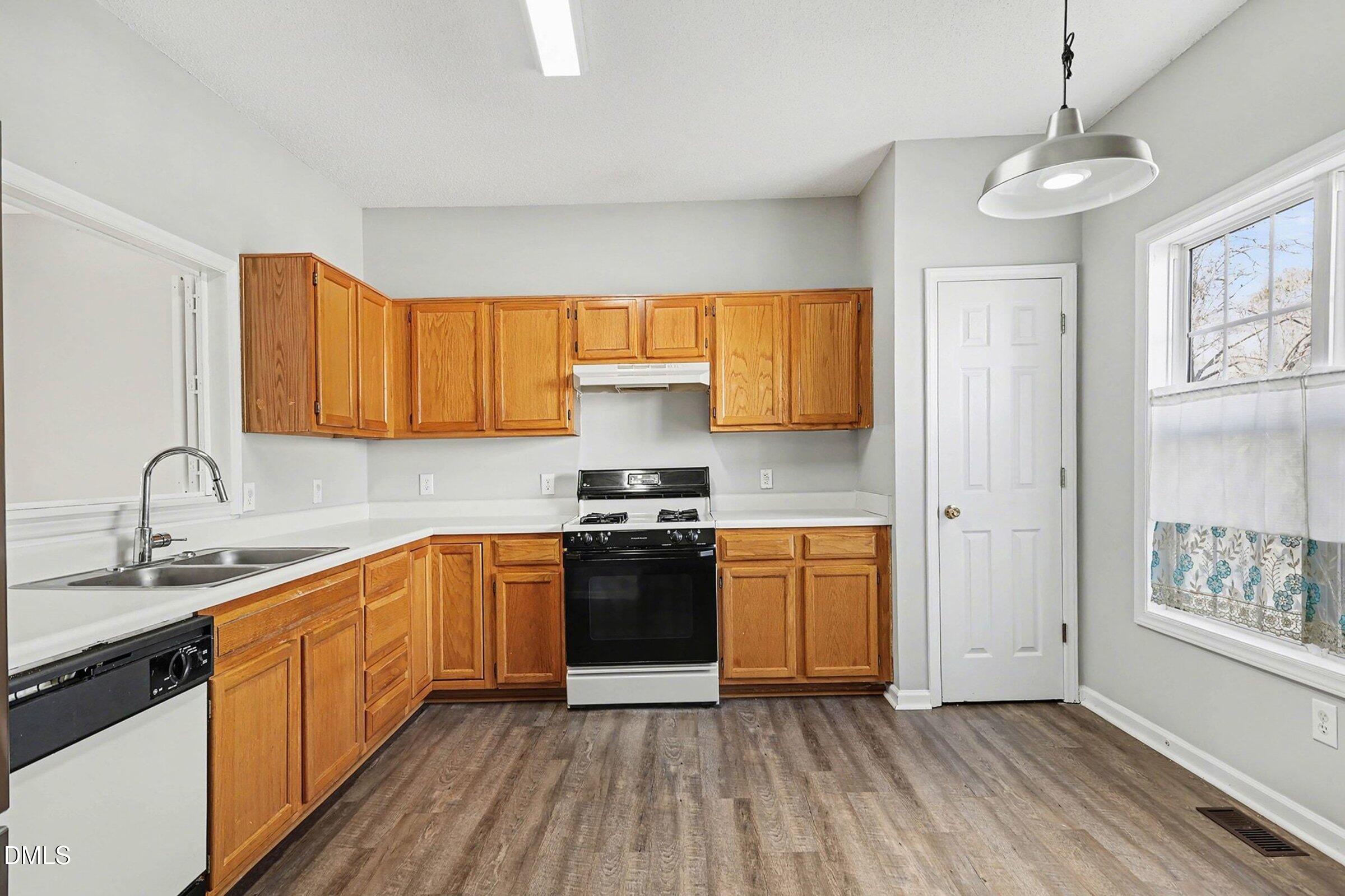 3013 Alder Ridge Lane Raleigh, NC 27603 - Photo 7 of 32 011_file_6862