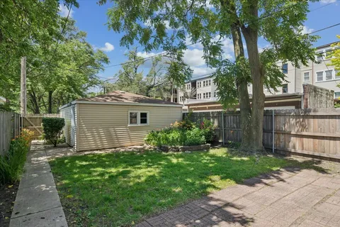 $450,000 | 913 Highland Avenue, Oak Park, IL 60304