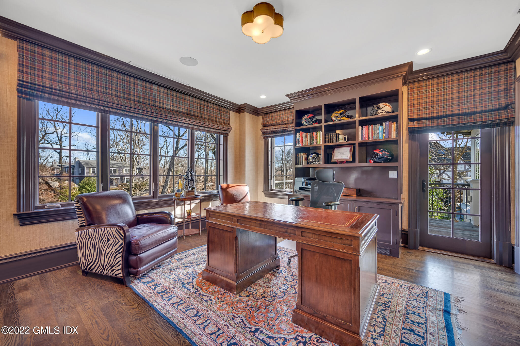 21 Woodside Drive Greenwich, CT 06830 - Photo 14 of 35 a room with furniture and a potted plant