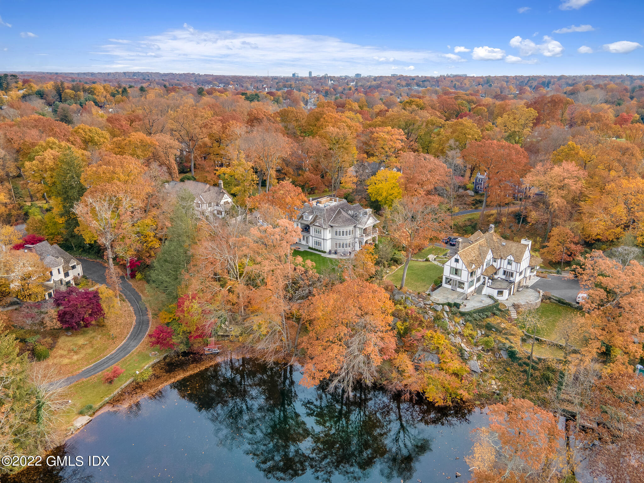 21 Woodside Drive Greenwich, CT 06830 - Photo 31 of 35 a view of city and mountain