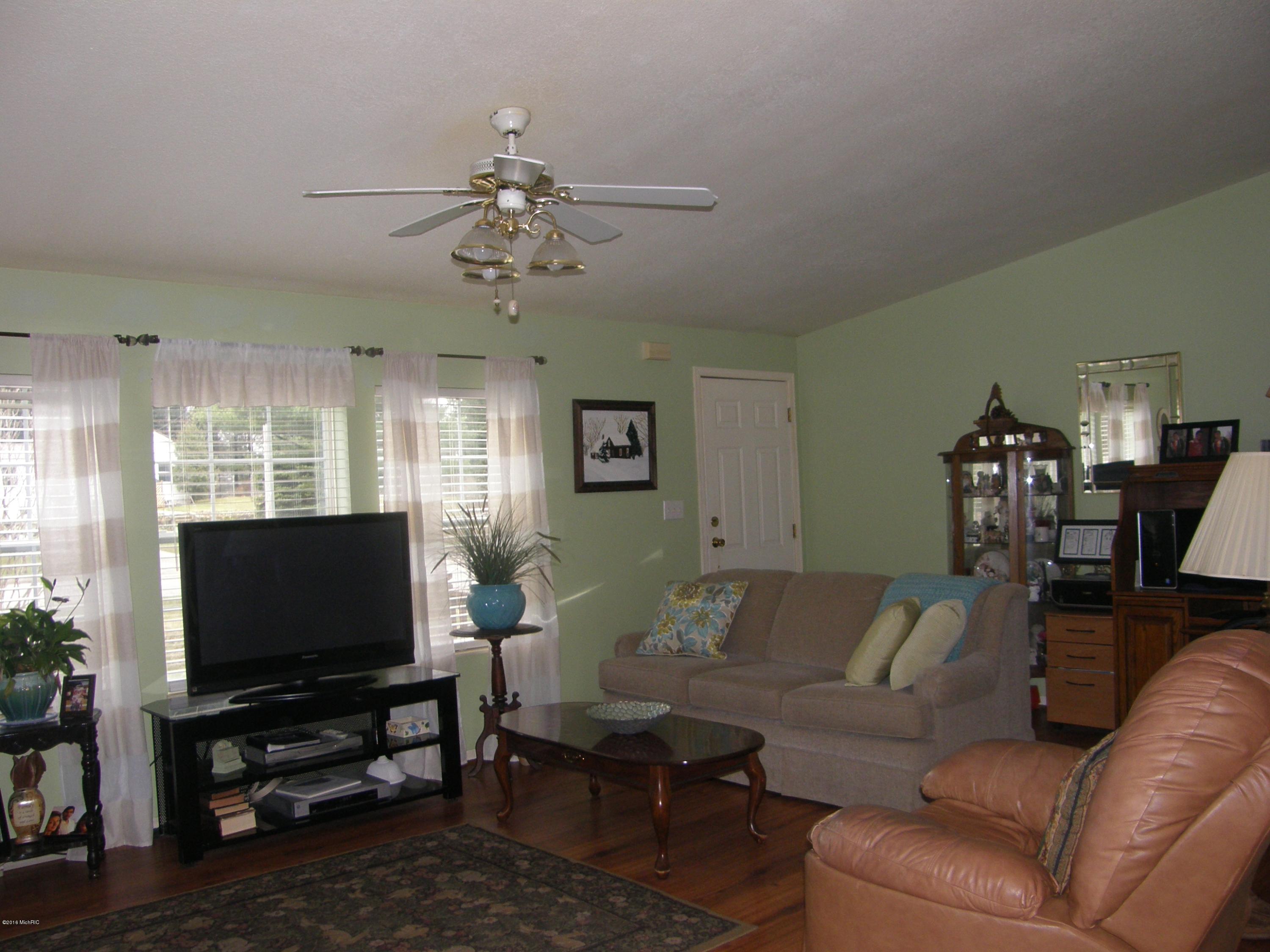 5728 West Johnson Road Ludington, MI 49431 - Photo 2 of 17 image_66