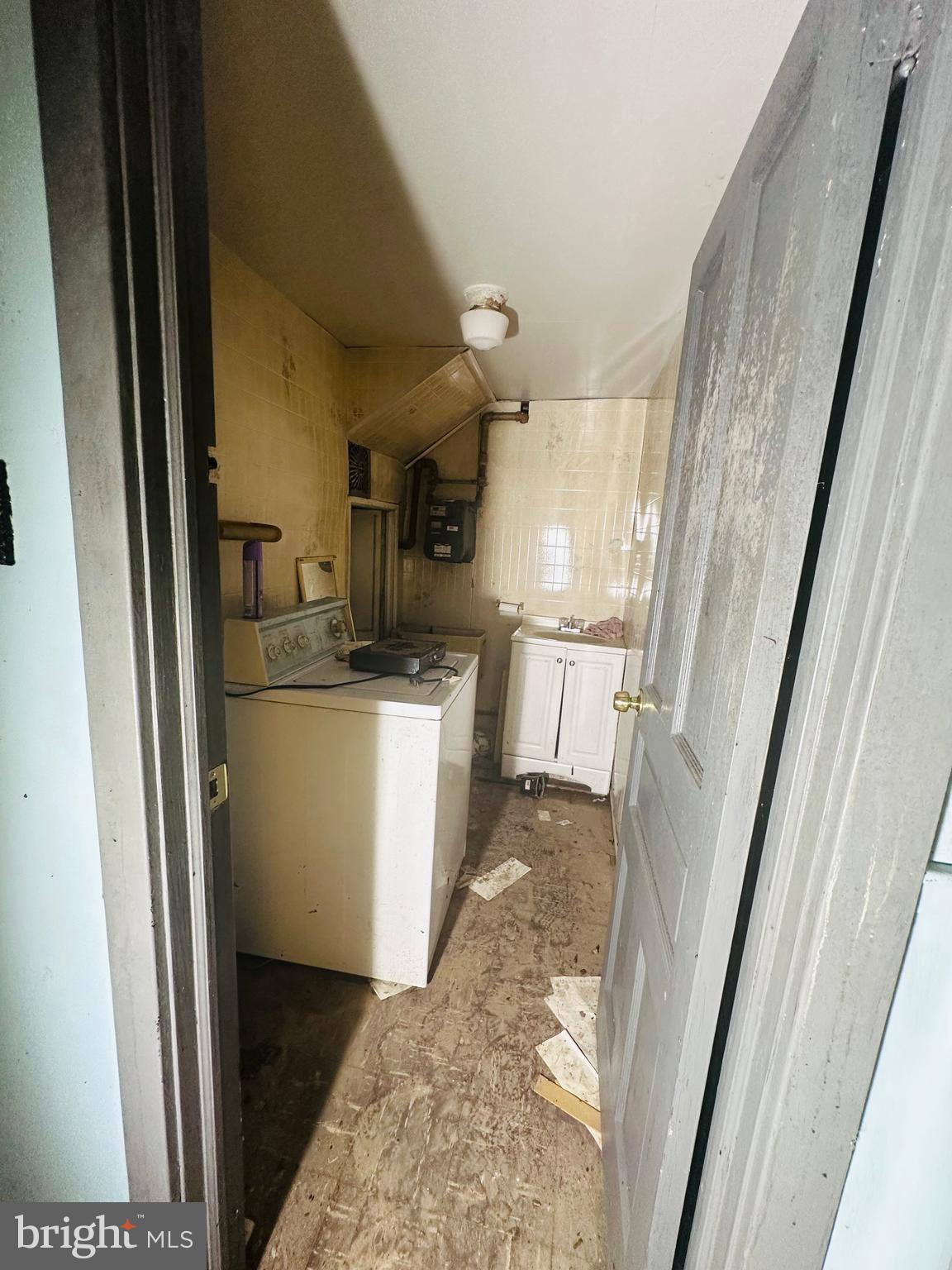 1644 Bridge Street Philadelphia, PA 19124 - Photo 16 of 20 basement