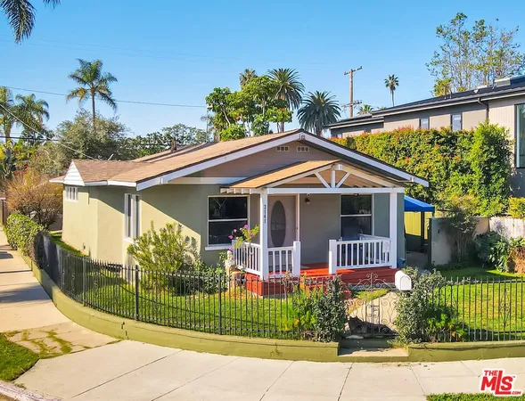 $1,850,000 | 2141 Glyndon Avenue, Venice, CA 90291