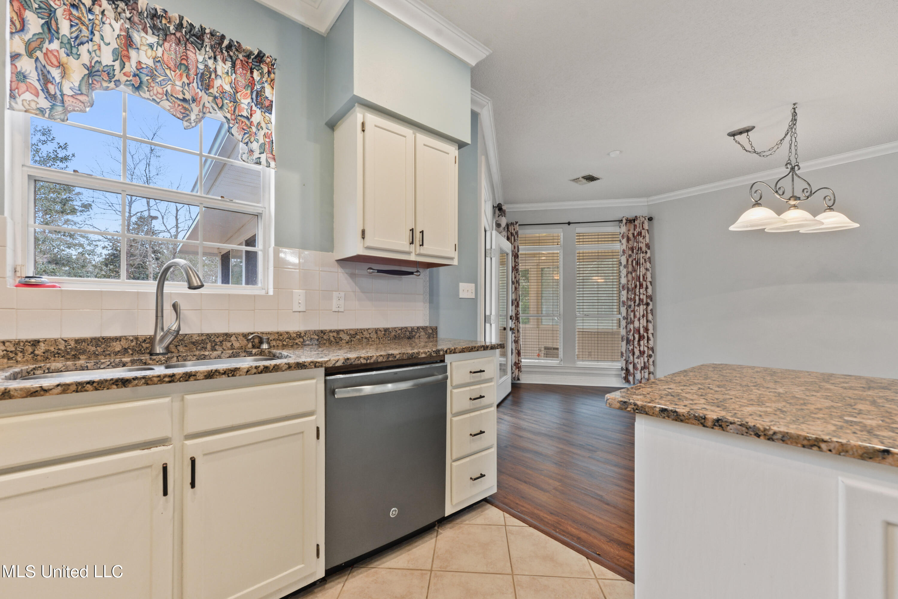 2329 Holder Road Vancleave, MS 39565 - Photo 6 of 33 012 (2)