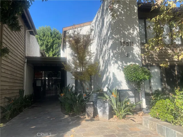 $3,400 | 15511 Sherman Way, Van Nuys, CA 91406
