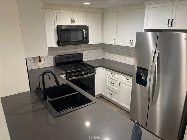 $3,400 | 15511 Sherman Way, Van Nuys, CA 91406