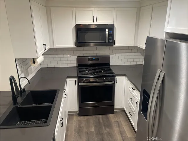 $3,400 | 15511 Sherman Way, Van Nuys, CA 91406