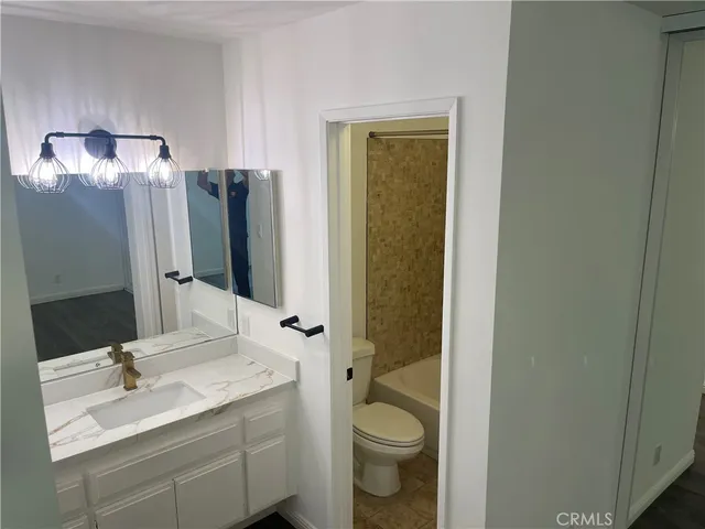 $3,400 | 15511 Sherman Way, Van Nuys, CA 91406