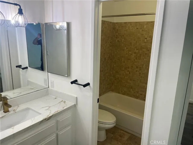 $3,400 | 15511 Sherman Way, Van Nuys, CA 91406