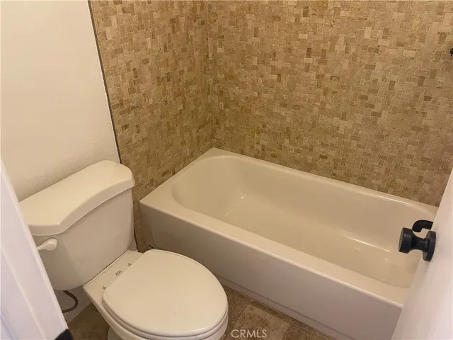 $3,400 | 15511 Sherman Way, Van Nuys, CA 91406