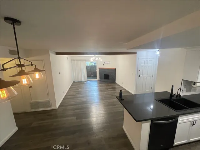 $3,400 | 15511 Sherman Way, Van Nuys, CA 91406