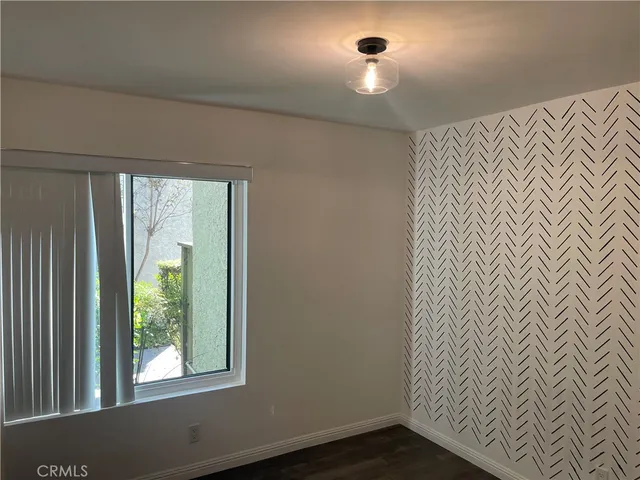 $3,400 | 15511 Sherman Way, Van Nuys, CA 91406