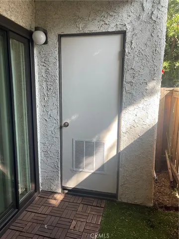 $3,400 | 15511 Sherman Way, Van Nuys, CA 91406