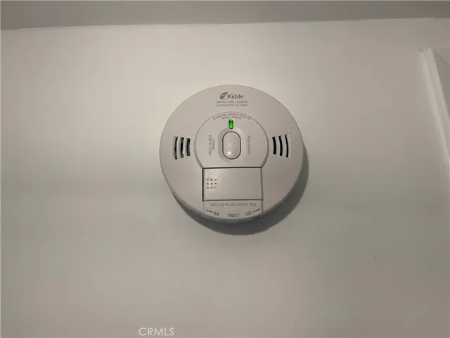 $3,400 | 15511 Sherman Way, Van Nuys, CA 91406