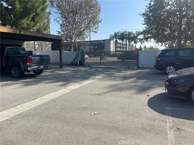 $3,400 | 15511 Sherman Way, Van Nuys, CA 91406