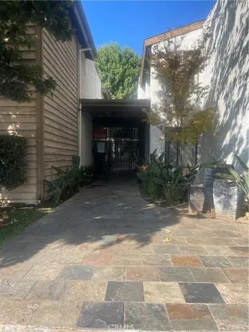 $3,400 | 15511 Sherman Way, Van Nuys, CA 91406