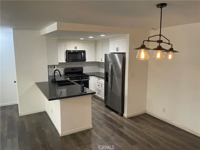 $3,400 | 15511 Sherman Way, Van Nuys, CA 91406