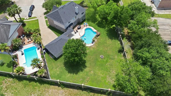 $599,000 | 2402 Daytona Court, Friendswood, TX 77546